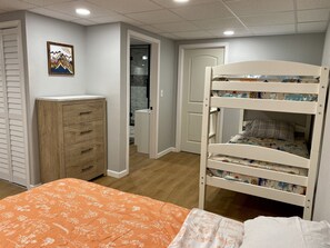 5 Schlafzimmer, Bügeleisen/Bügelbrett, kostenloses WLAN, Bettwäsche