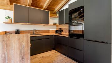 Kühlschrank, Ofen, Herdplatte, Geschirrspüler