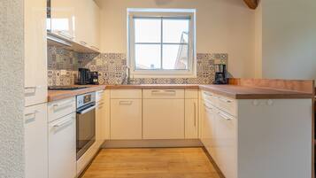 Kühlschrank, Ofen, Herdplatte, Geschirrspüler