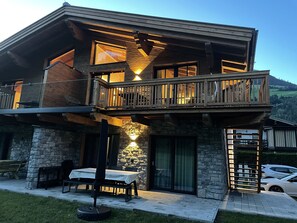 Outdoor dining - Luxury lodge with sauna near ski resorts (Wald im Pinzgau)