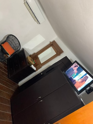Basic Apartment | 2 bedrooms, iron/ironing board, free WiFi