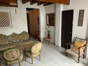 Basic Apartment | Living area