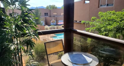 Lakeside 2BD Retreat at Casa Del Mila Oro Lake Osoyoos-Pool, Patio, Beach!