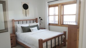 2 slaapkamers, een strijkplank/strijkijzer, gratis wifi, beddengoed