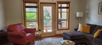 Lakeside 2BD Retreat at Casa Del Mila Oro Lake Osoyoos-Pool, Patio, Beach!