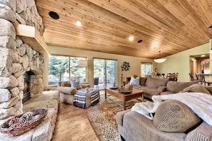 TV, fireplace, stereo