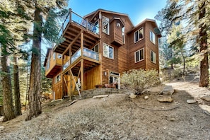 Exterior - LX26 Lake Tahoe 6 bedroom home with Hot Tub Mountain View (South Lake Tahoe)