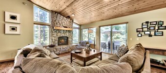 LX26  Lake Tahoe 6 bedroom home with Hot Tub Mountain View