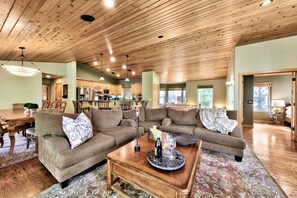 تلفزيون، مدفأة، ستيريو