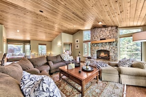 TV, fireplace, stereo