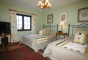 4 habitaciones, tabla de planchar con plancha y wifi gratis 