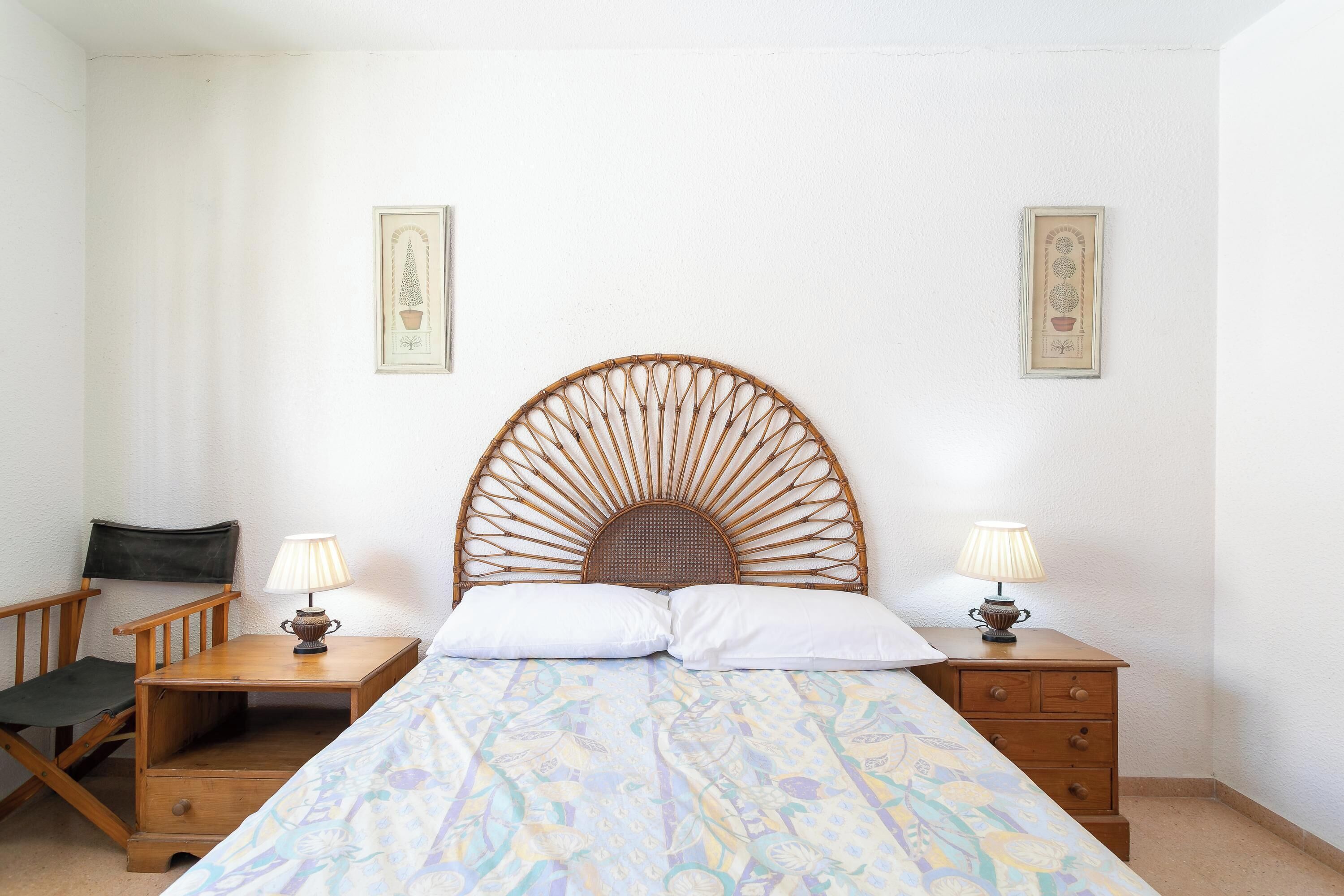 3 makuuhuonetta, silitysrauta/-lauta, ilmainen Wi-Fi, vuodevaatteet