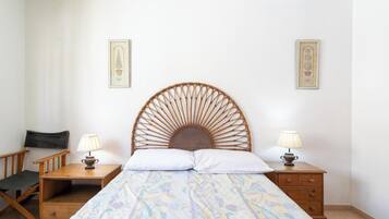 3 makuuhuonetta, silitysrauta/-lauta, ilmainen Wi-Fi, vuodevaatteet