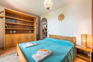 1 chambre, fer et planche à repasser, Wi-Fi gratuit, draps fournis