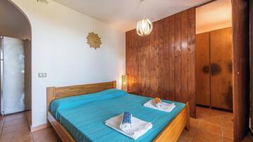 1 chambre, fer et planche Ă repasser, Wi-Fi gratuit, draps fournis