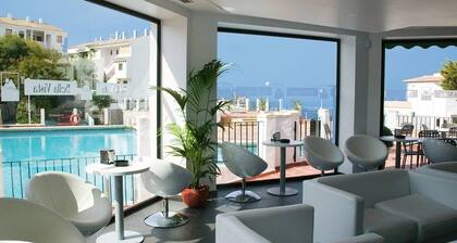 'Luxury Apartment- Magnificent View' with Mountain & Sea View, Shared Pool & Balcony