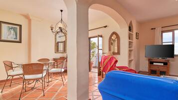 Televisie en een open haard