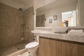 Doccia, asciugamani, shampoo