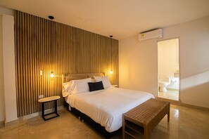 10 quartos, cofres nos quartos, Wi-Fi de cortesia, roupa de cama