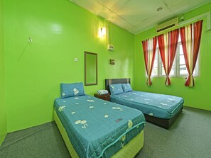 Room, 2 Bedrooms | 2 bedrooms, desk, bed sheets - OYO Home 90325 Au Homestay (Pasir Puteh)