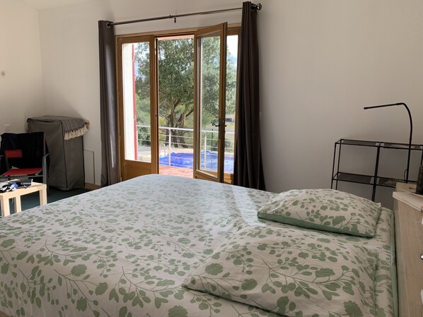 2 chambres, fer et planche à repasser, Wi-Fi gratuit, draps fournis