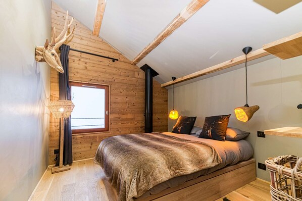 5 habitaciones, tabla de planchar con plancha, wifi y ropa de cama 