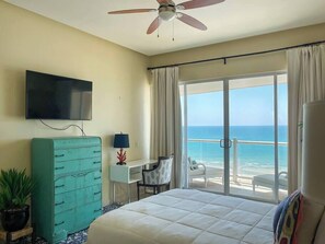 2 bedrooms, iron/ironing board, WiFi, bed sheets - Oceanfront Gem with Pools & Private Beach #704 (Puerto Peñasco)