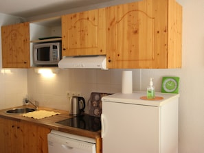 Fridge, microwave, dishwasher, coffee/tea maker
