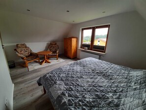 3 bedrooms, travel cot, WiFi, wheelchair access