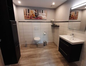 Unclassified image, 2 of 24, button