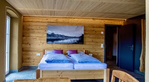 5 Schlafzimmer, Zimmersafe, Bügeleisen/Bügelbrett, Reisekinderbett
