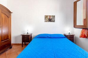 2 bedrooms, iron/ironing board, bed sheets