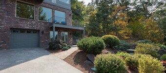Great spot for a group gathering, Views, Quiet location, hot tub
