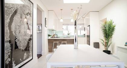 Stylish Federation Home Near the Airport