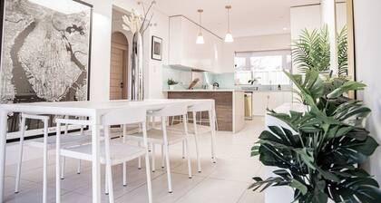 Stylish Federation Home Near the Airport