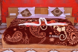 1 bedroom, blackout drapes, iron/ironing board, free WiFi