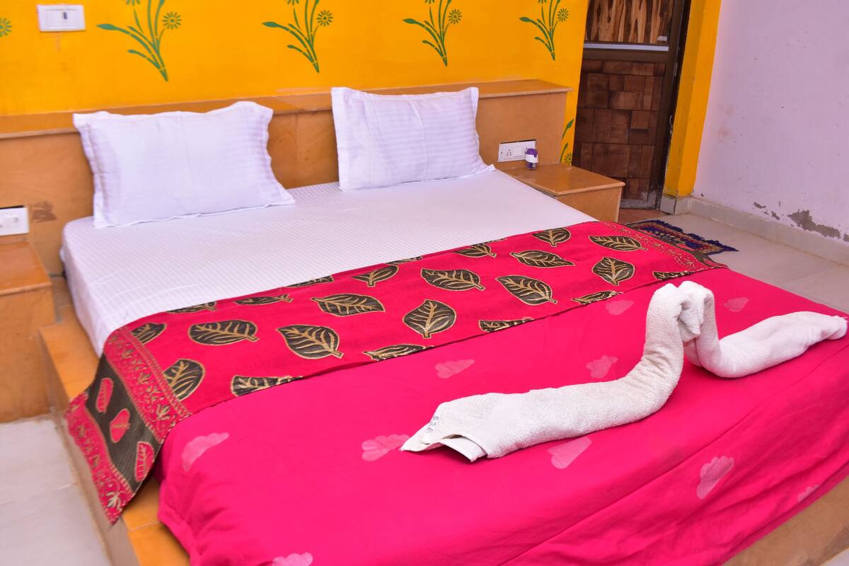 Superior Room | Blackout drapes, iron/ironing board, WiFi (free)