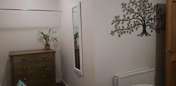 Cottage | 1 bedroom, iron/ironing board, free WiFi, bed sheets