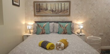 1 habitación, tabla de planchar con plancha, wifi gratis y ropa de cama