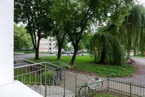 المنطقة المحيطة بالمنشأة