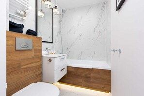 Bathtub, hair dryer, towels, shampoo