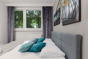 2 عدّة غرف نوم ومكتب ومكواة/لوح كي وواي فاي