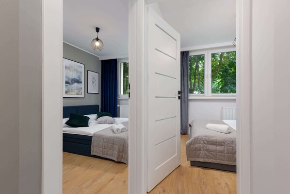 2 bedrooms, desk, iron/ironing board, WiFi