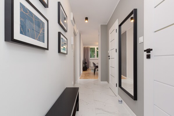 المنشأة من الداخل