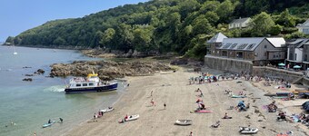 Beautiful 4 Bed house with large garden near the sea