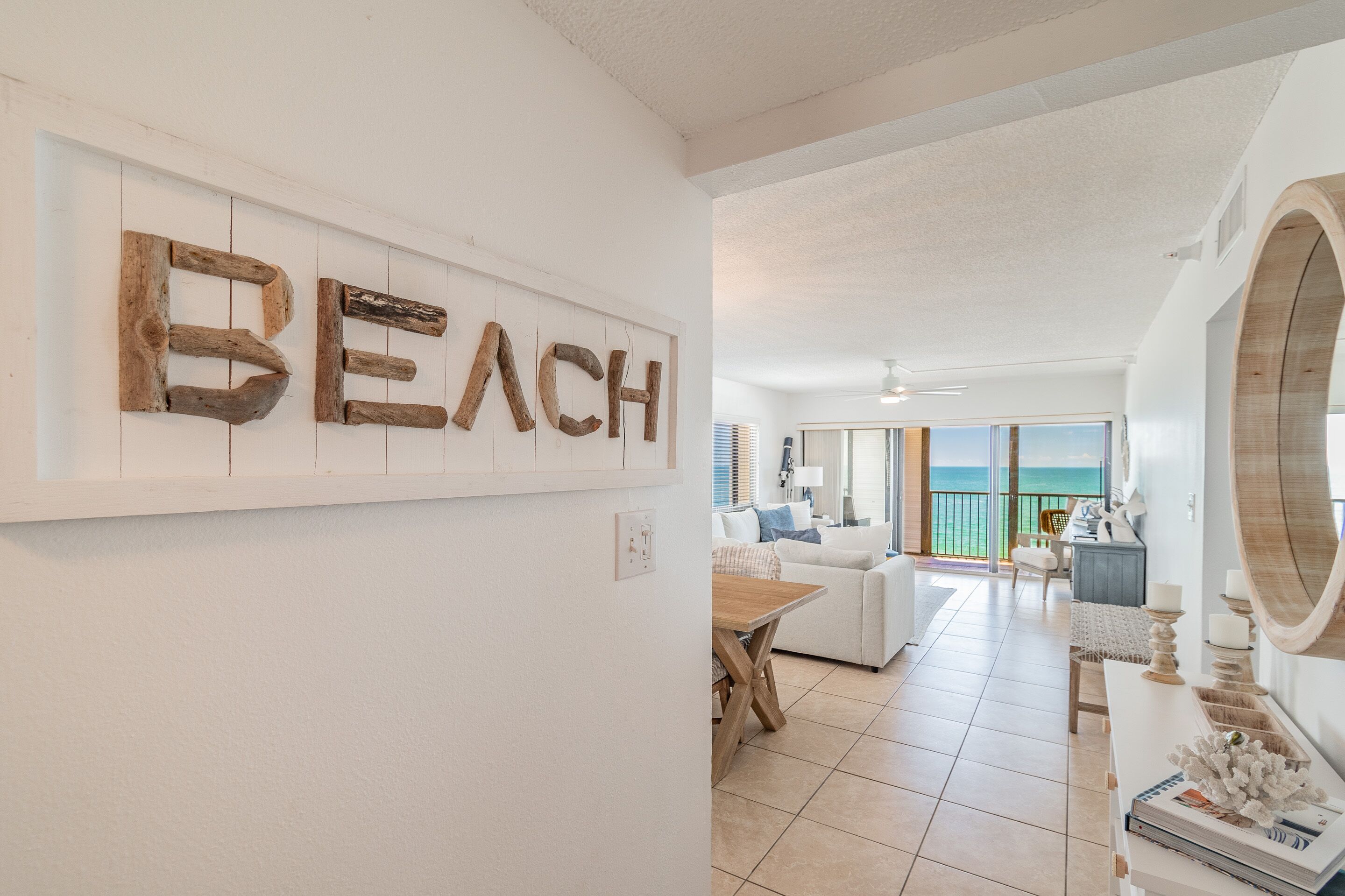 LOOK NO FURTHER!! BEST LOCATION ON THE FLORIDA BEACHES! WIFI, POOL,30ft BALCONY!
