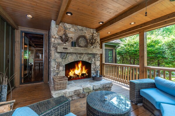 Smart TV, fireplace, DVD player, table tennis - The best of both worlds (Lake Toxaway)