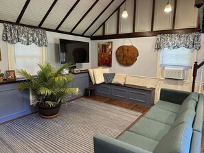 Smart TV, offices