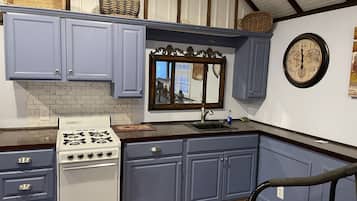 KylskÄp, mikrovÄgsugn, ugn och spishÀll