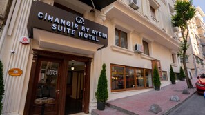 A hotel entrance with a sign reading "Cihangir by Aydin Suite Hotel".